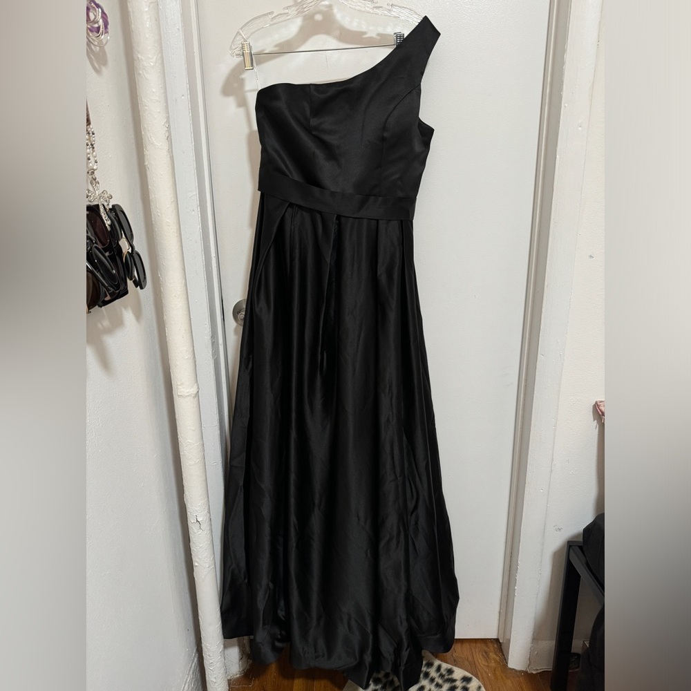 Size Large Pomuyoo gown in black! Never worn